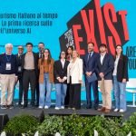 Relatori e studenti sul palco del TTG Travel Experience 2026 di Rimini per il panel Esistere senza filtri